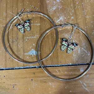 2 pairs large hooped earrings